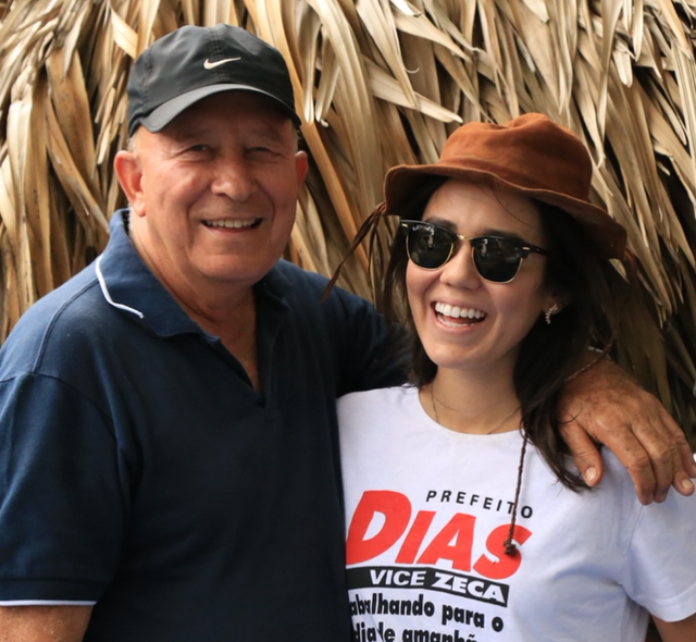 Larissa Dias ao lado de seu pai, Antônio Soares Dias